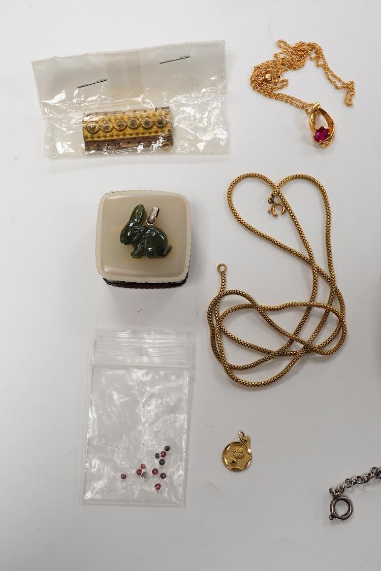 A collection of assorted jewellery including a stylish textured 925 necklace, 76cm and a similar bracelet, 18cm, a Portuguese white metal hinged bracelet, a white metal necklace with amberoid pendant, a white metal and g